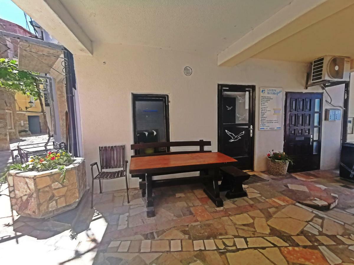 Old Bora Apartment *